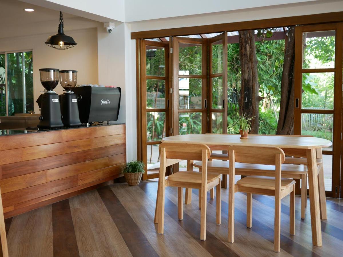 Breadfruit Hostel Csiangmaj Kültér fotó